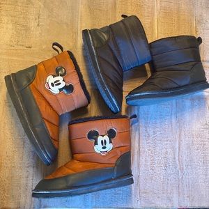 🤎🖤H&M Boys bundle puffer snow boots slip in size 1-1.5 🤎🖤Disney Mickey